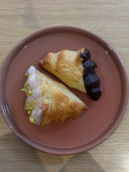 Suki Cafe manolitos, white chocolate with pistachio and dark chocolate flavours